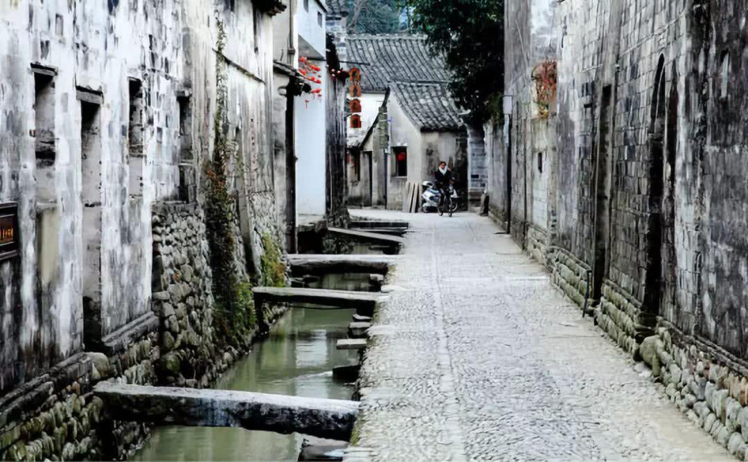 还记得《武林外传》里的祝无双不?如今42岁,韵味却还是飞满天